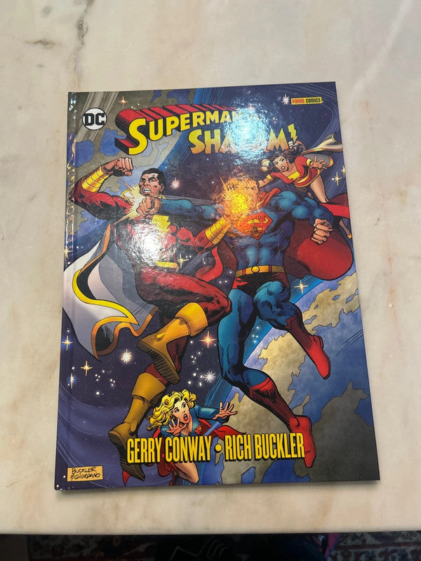 Cartonato Superman VS Shazam DC