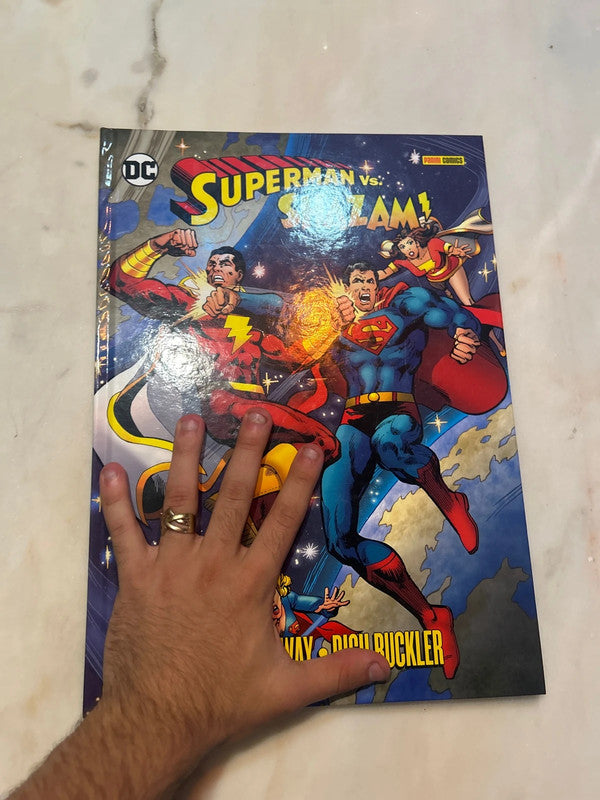 Cartonato Superman VS Shazam DC