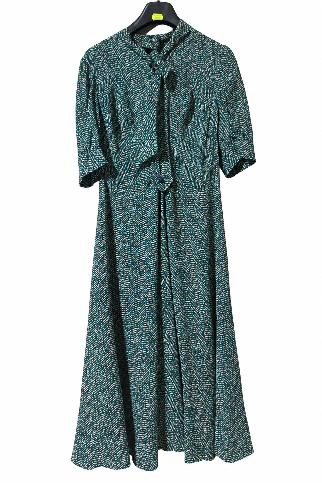 Abito vintage sartoriale in seta con fantasia verde, nero e bianco e fiocco al collo